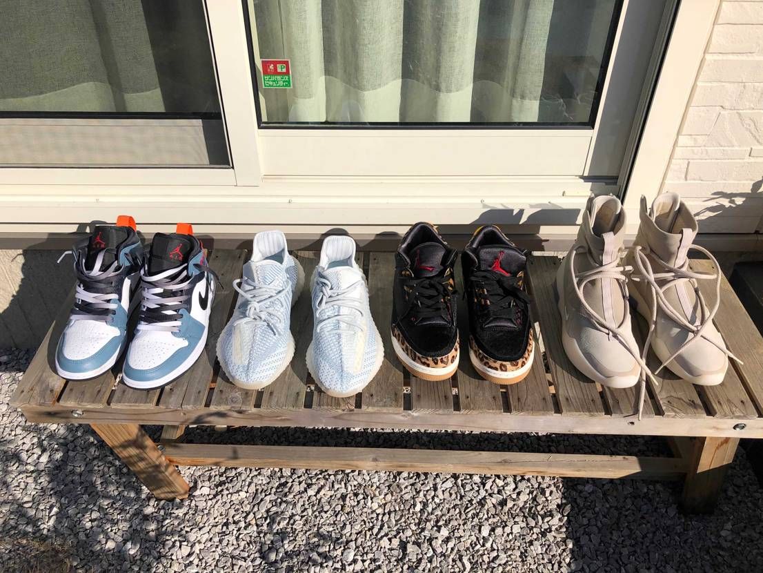 天気が良いのでスニーカーのメンテナンス👟
届いたばかりのクラウドホワイト最高だ