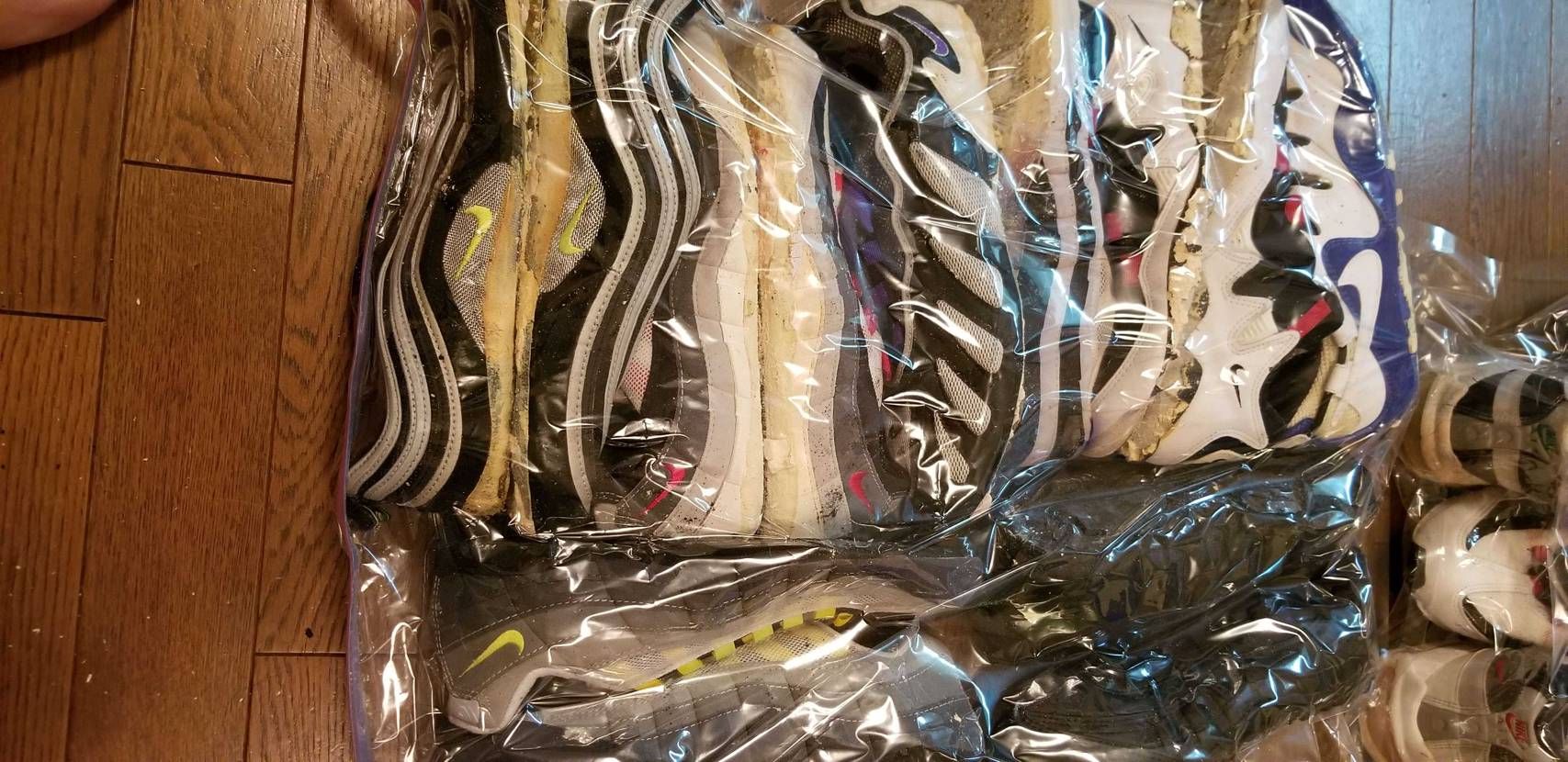 崩れ落ちたのはこれ
新品（笑）の初代のイエローグラデはリメイクしてでも履きたい一