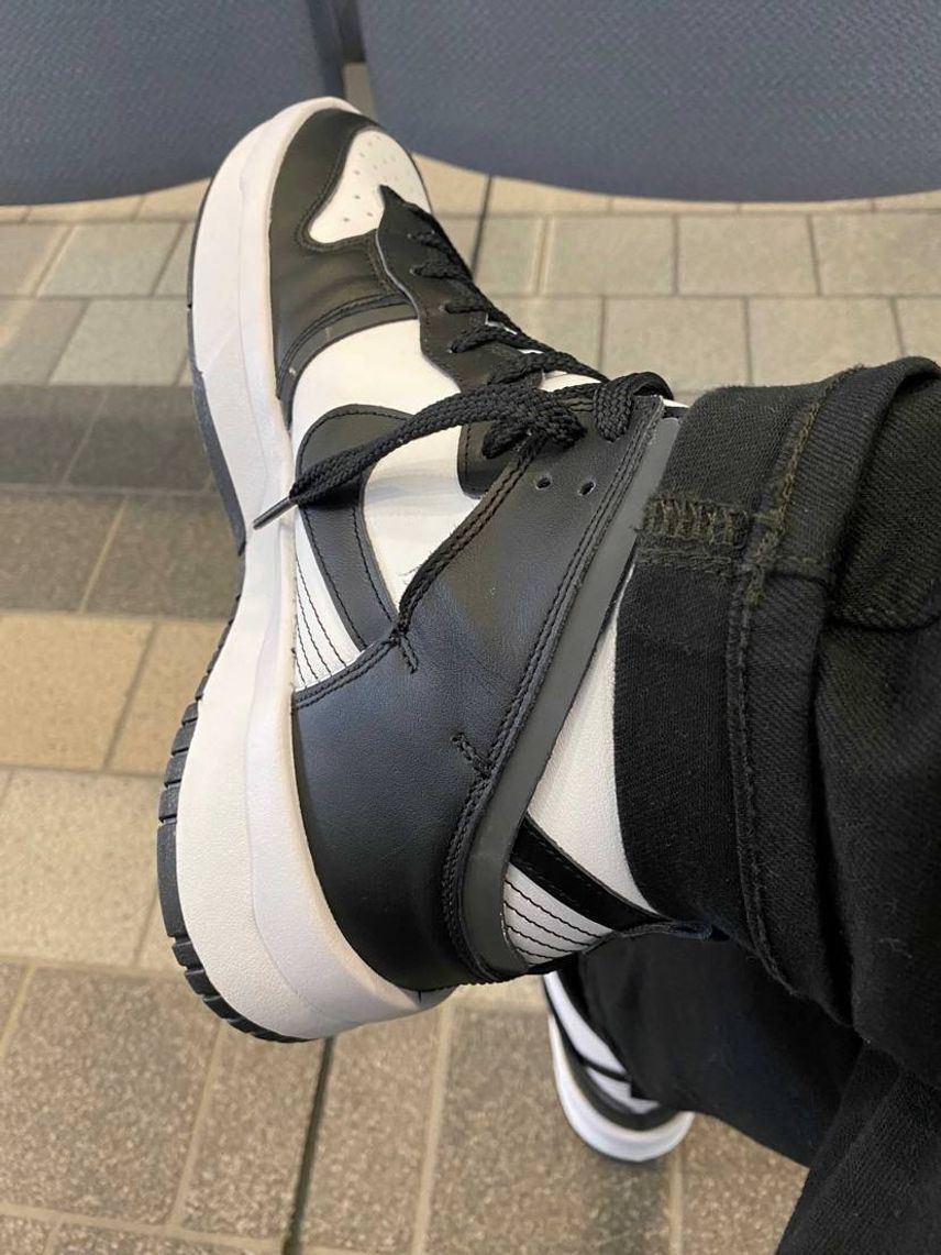 去年、免許更新に行った時におろしたWMNS DUNK HIGH UP。
こ