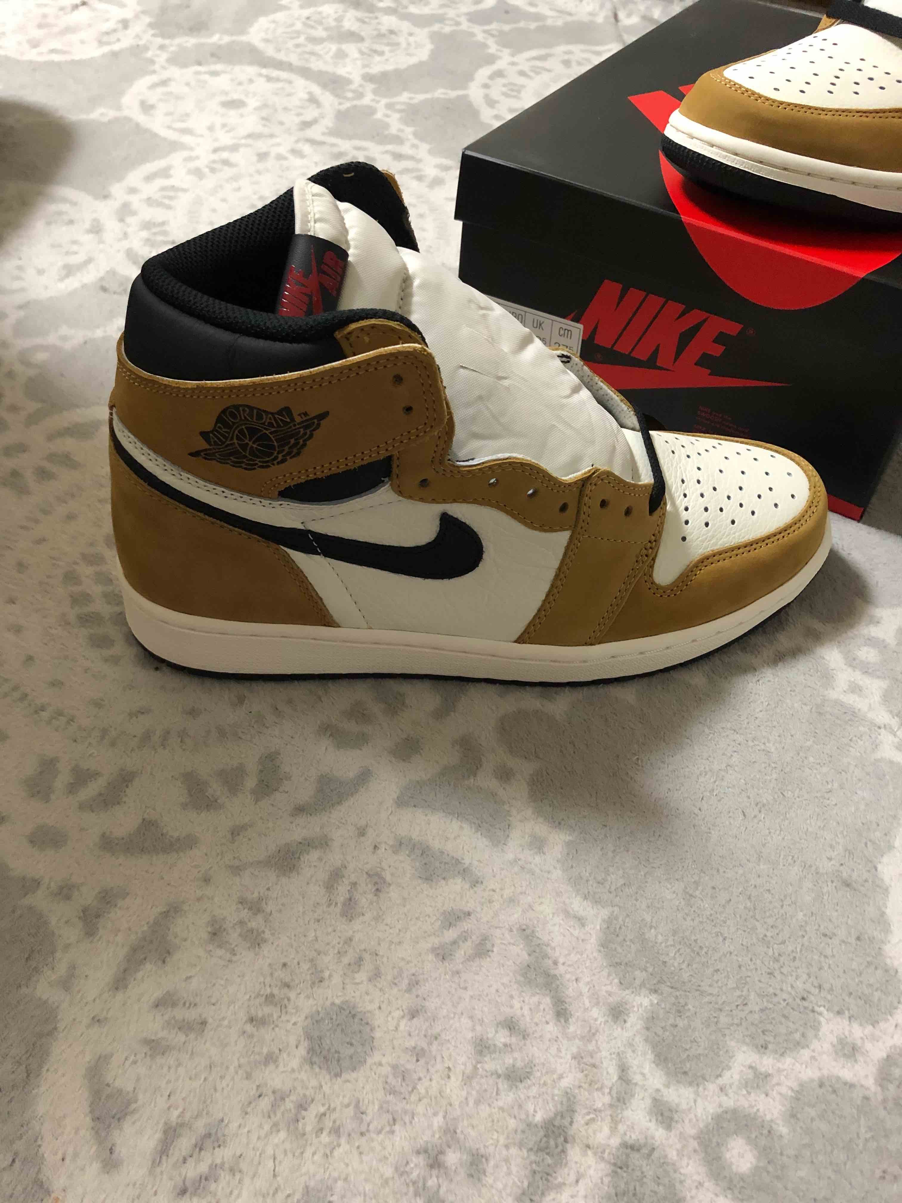 アトモスの店頭抽選に当たったAJ1ルーキーオブザイヤー履くの