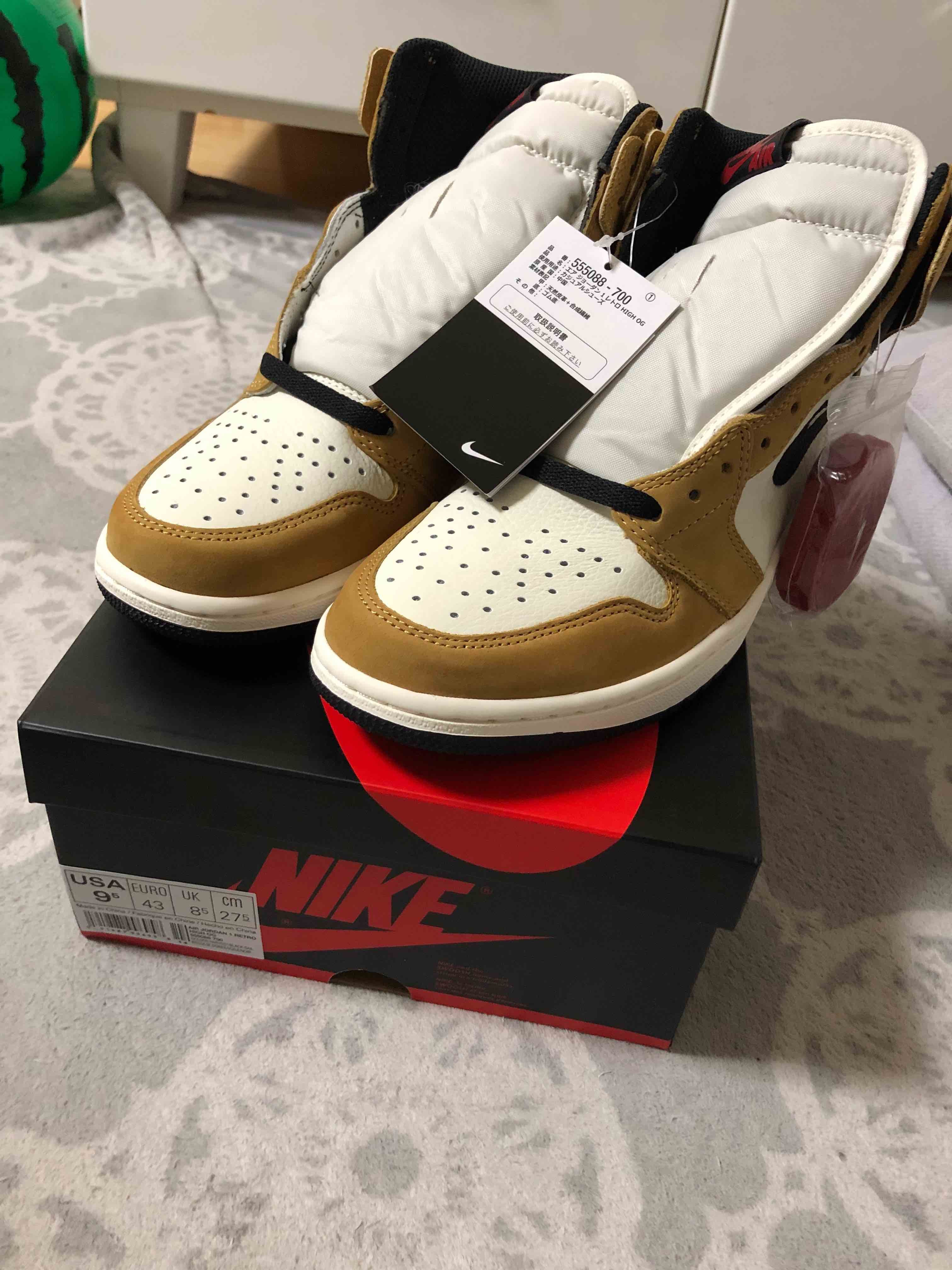 アトモスの店頭抽選に当たったAJ1ルーキーオブザイヤー履くの