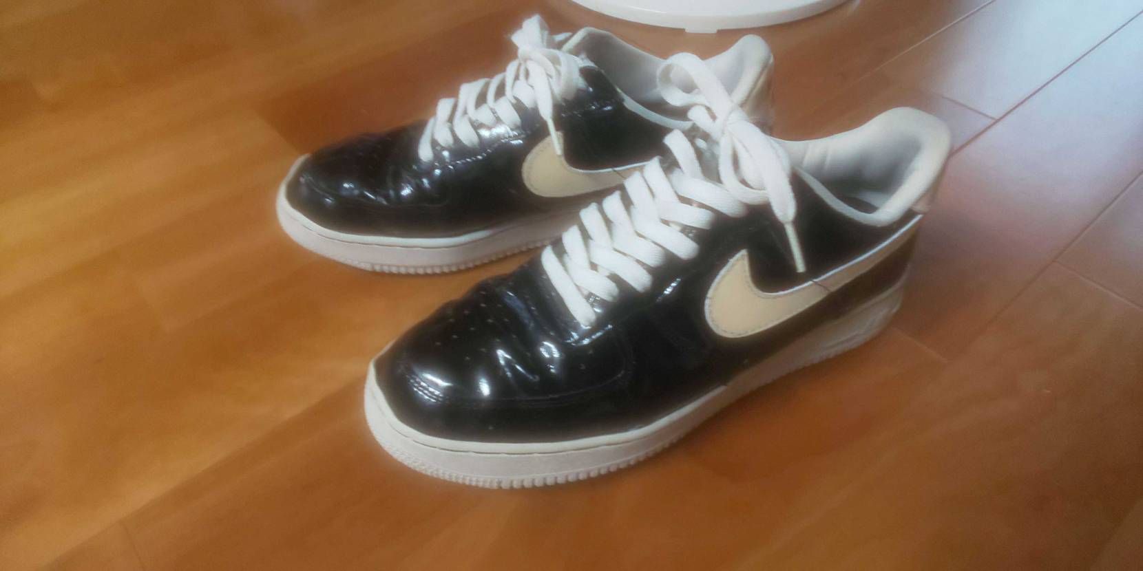 加水分解したAF1のソール修理完了。
ステッチはあえて黒です
