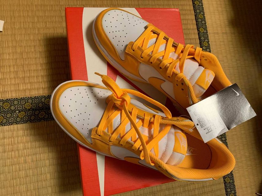 先程、ダンクが届きました^ ^
箱一部側面に小さな凹みはありましたが、シューズ