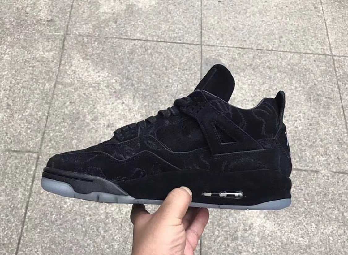 《サンプル》
AJ4✖︎kaws
ジョーダンコラボ復活し