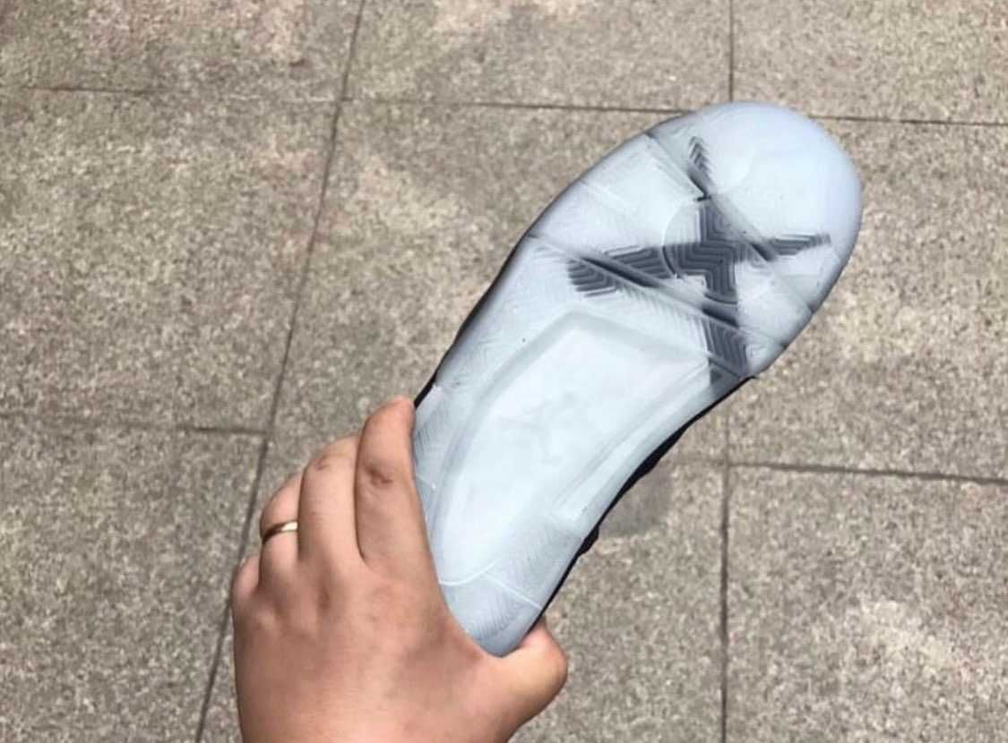 《サンプル》
AJ4✖︎kaws
ジョーダンコラボ復活し