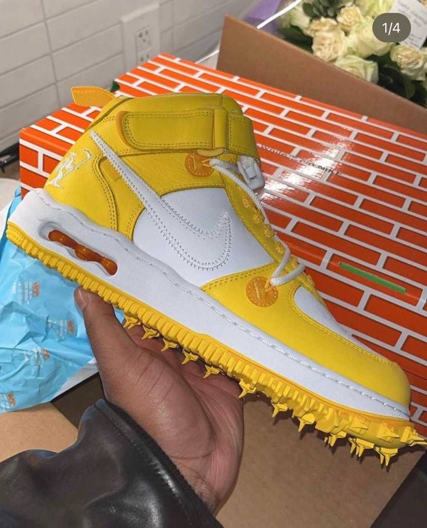 off-white✖︎Nike Air Forces 1mid
“カーリー•イ