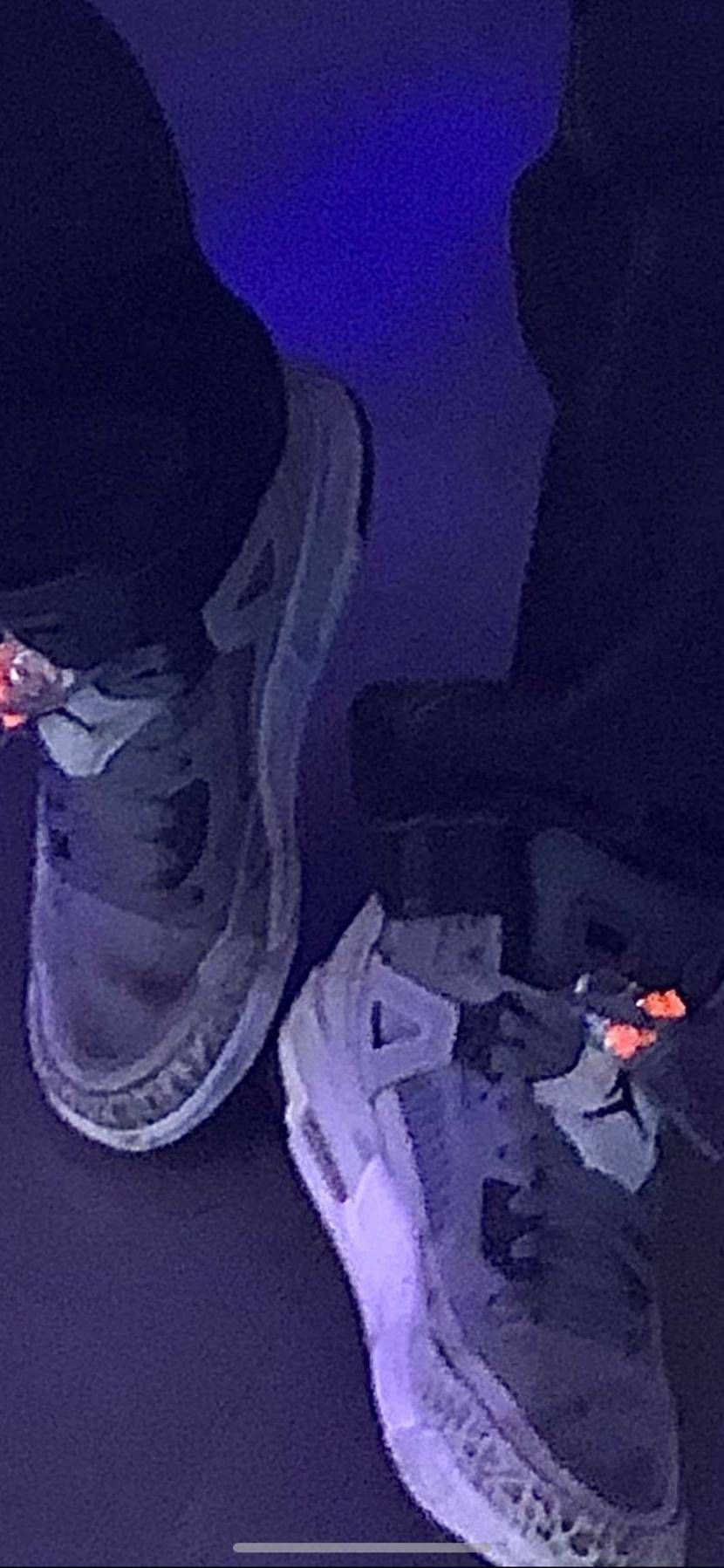 こちらのジョーダン4？の名称をご存知の方は教えていただきたいです