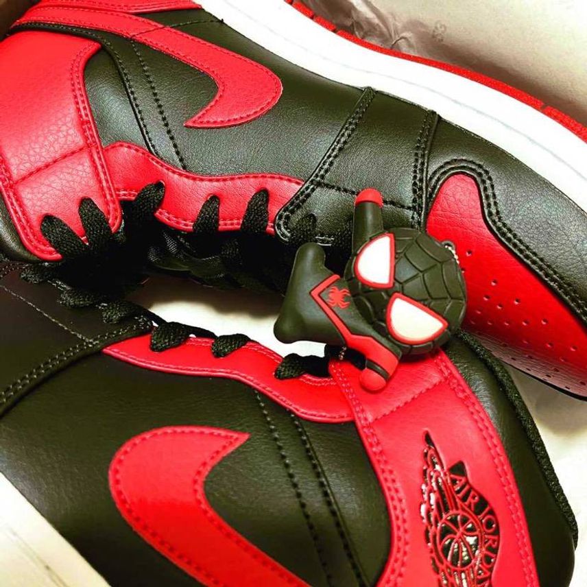 NIKE AIR JORDAN 1 MID "BRED"
今年初スニーカー