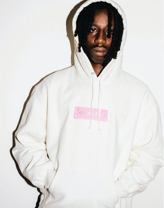 白のピンクBOXロゴとピンクTravis合わせたら可愛いなぁ