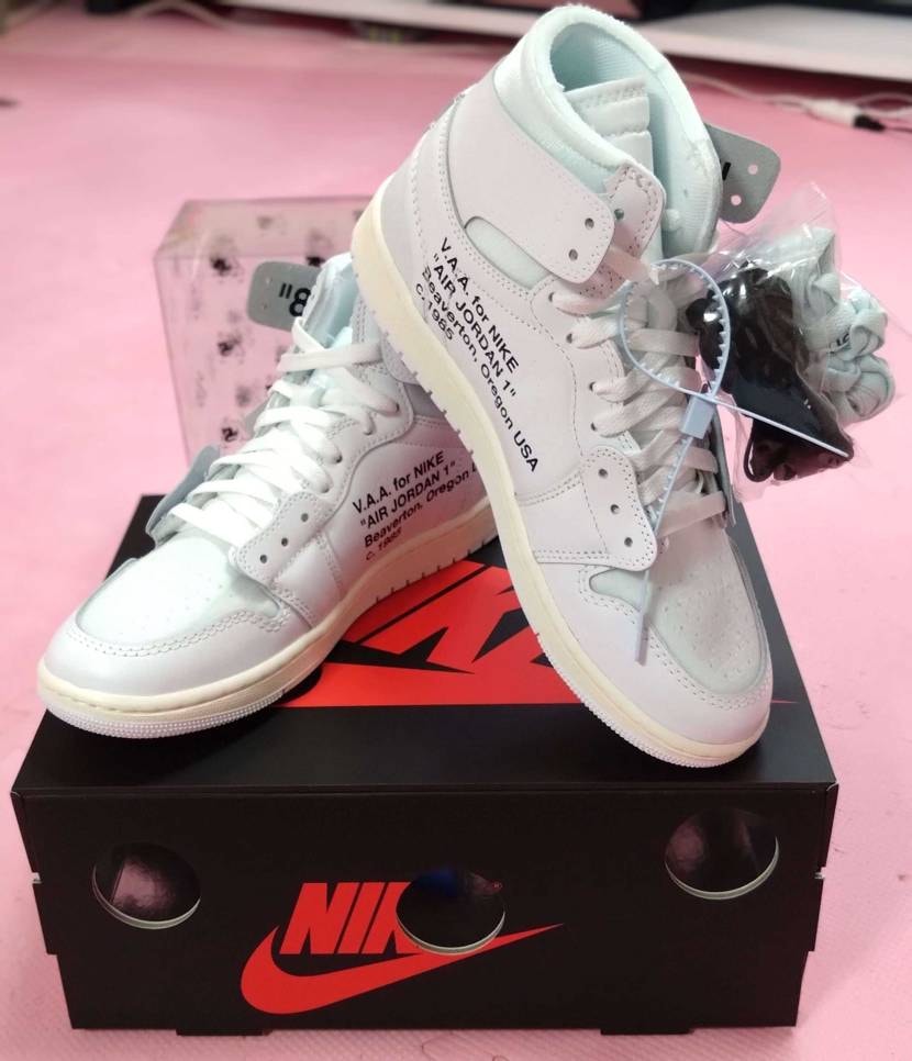 本日やっと海外公式から届きました！
最初に購入してから日数かかり過ぎよ！！
