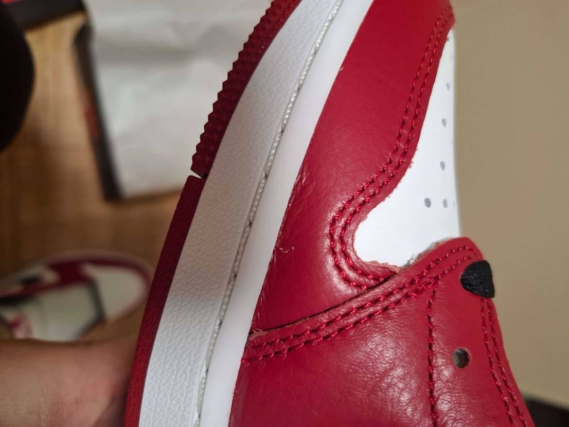 これって返品案件だと思いますか？
それともNIKEクオリティで見逃しますか？