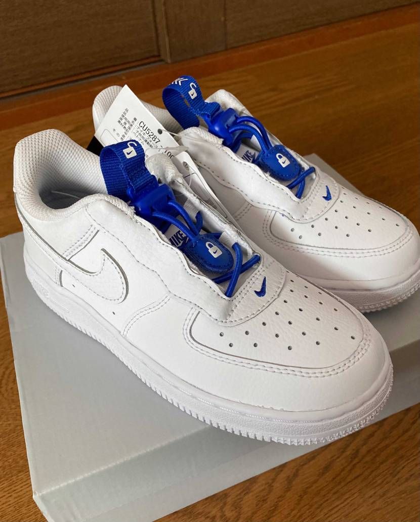 子供がNIKEが欲しいと言い出したので、ちょうど発売されたForce1TOGGL