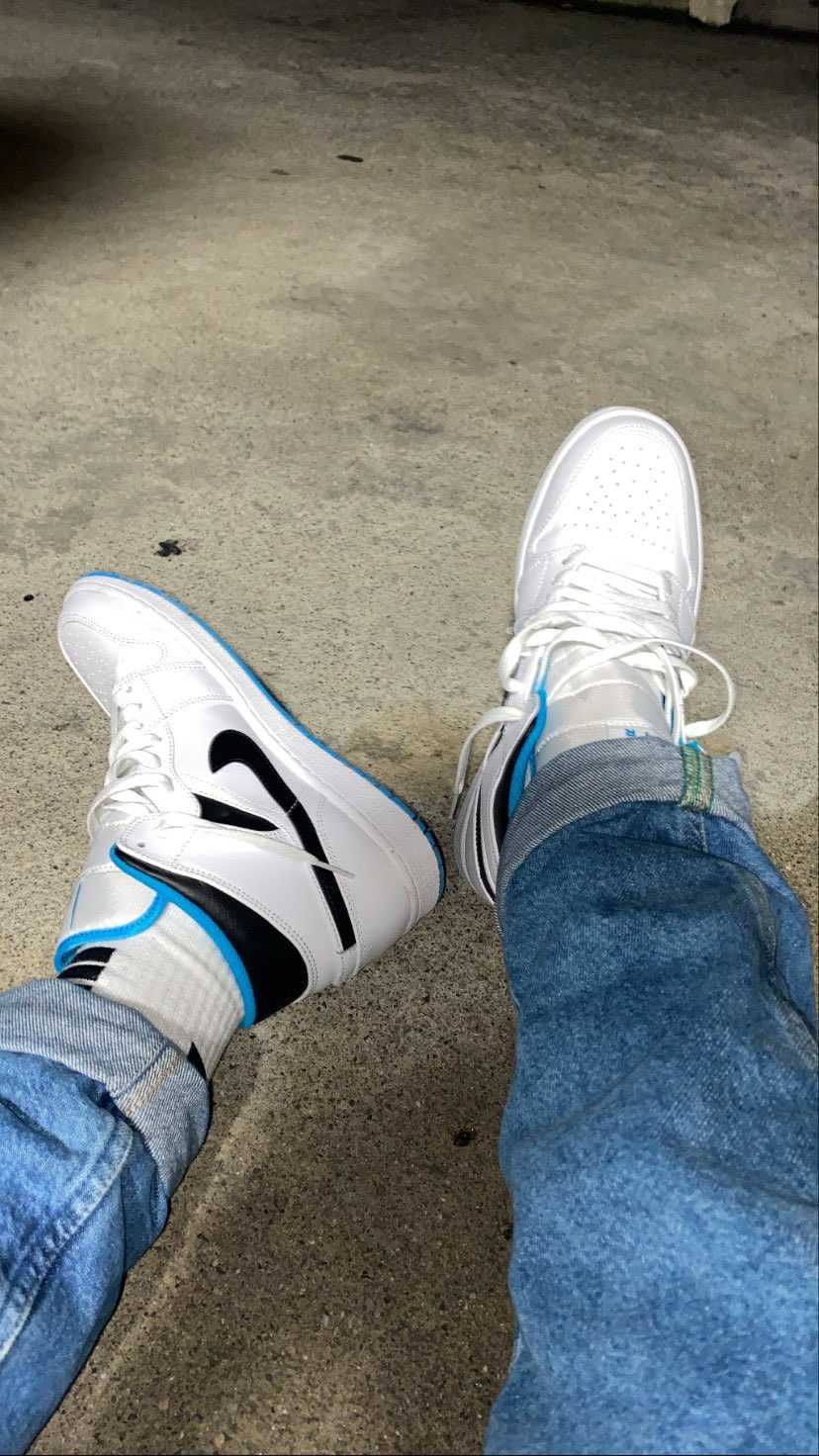 エアジョーダン買ったんですけどどんなズボンに合わせればいいと思いますか？教えてく