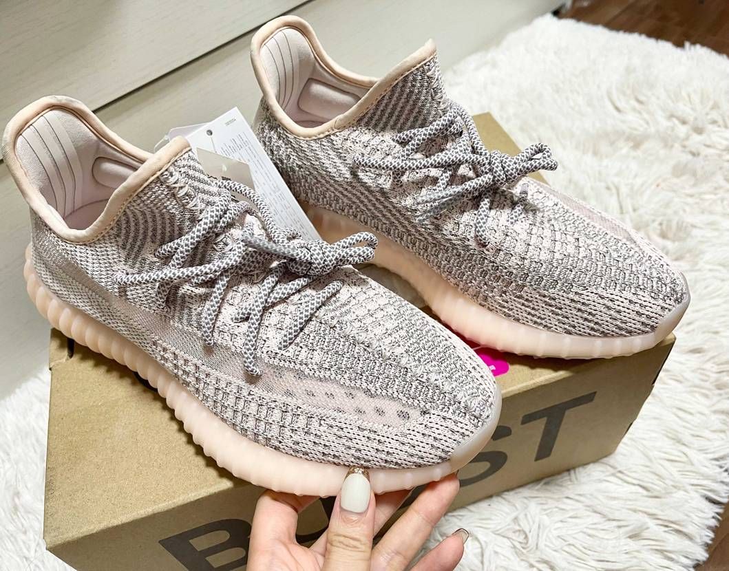 yeezy 350V2 GET！キラキラピンクで可愛い💕友達から送ってもらったプ