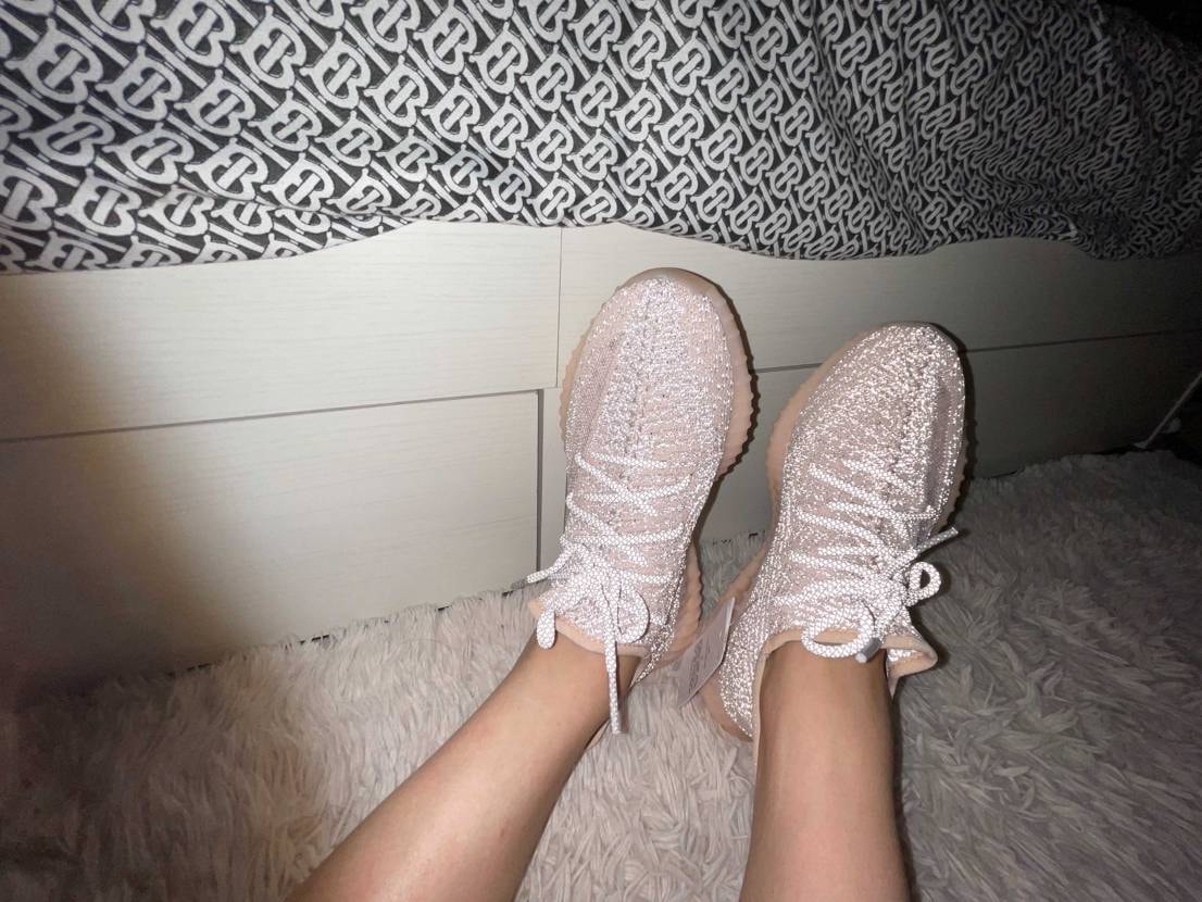 yeezy 350V2 GET！キラキラピンクで可愛い💕友達