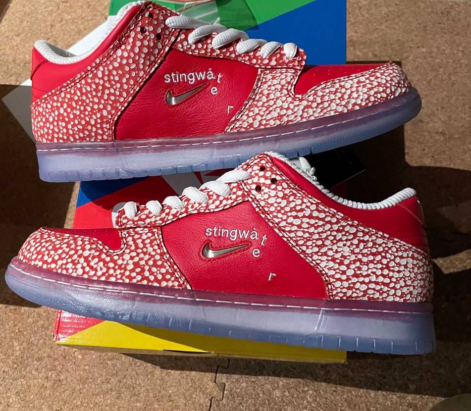 忖度無しの靴レビュー
SNKRSより到着。
数が少ないと謳って転売価格上げよ