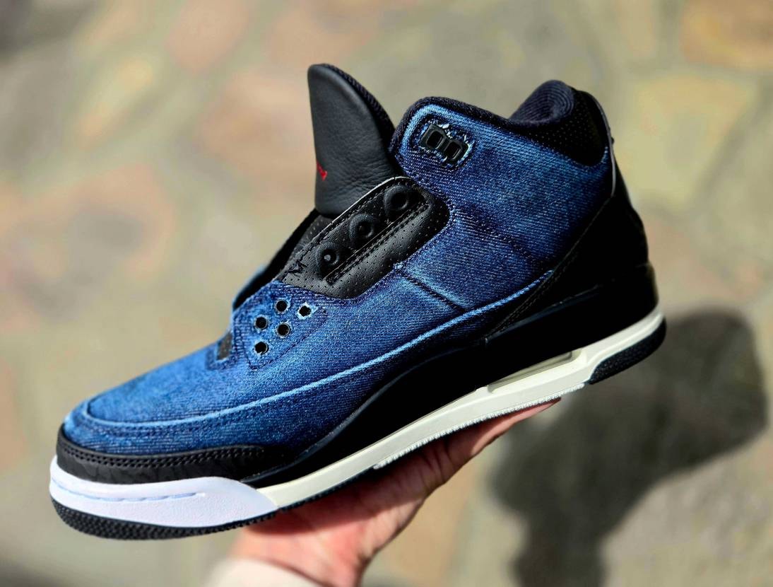 初カスタム👟自分では納得の出来✨
本当はもう少し色落とした