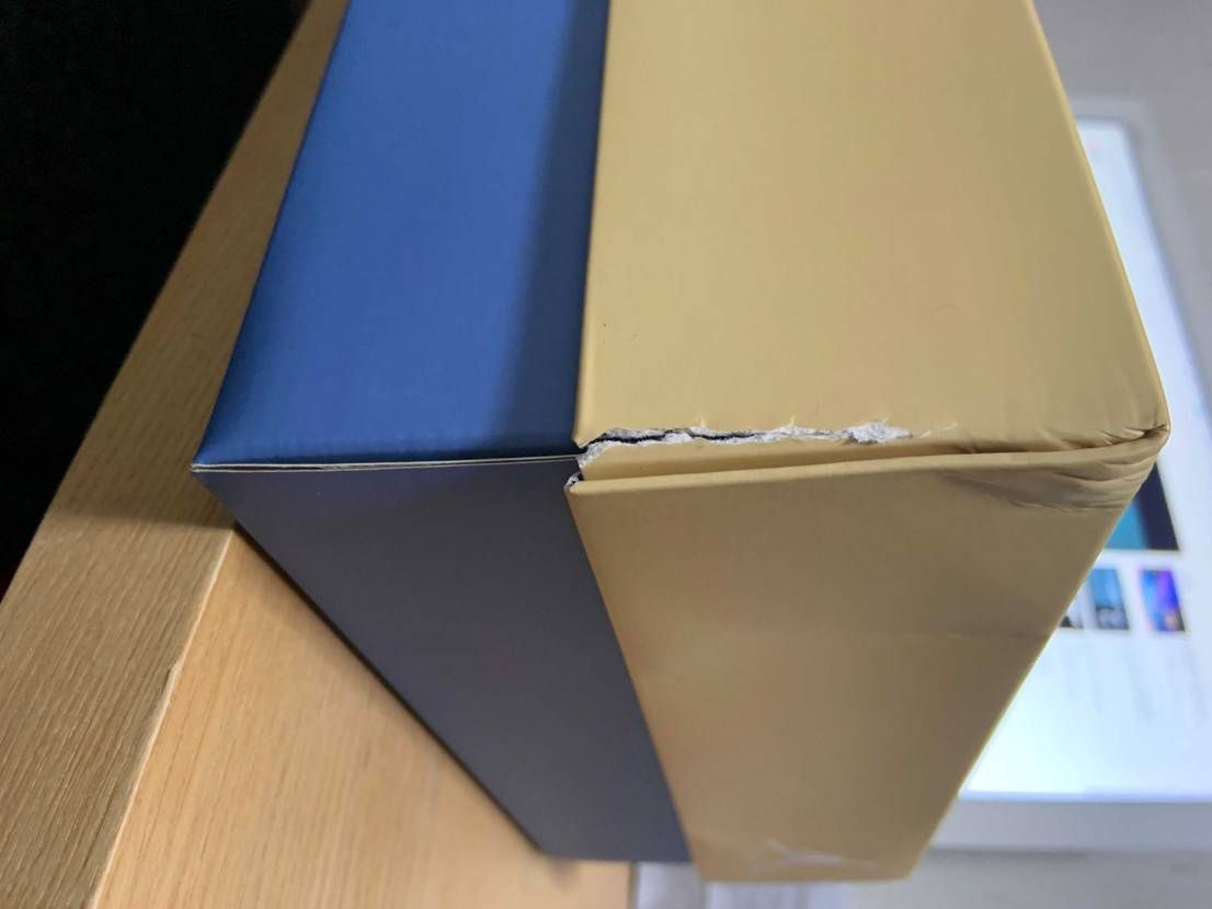 先日こちらのアプリで購入し、商品が到着しましたが箱に大きな裂けがありました。(7