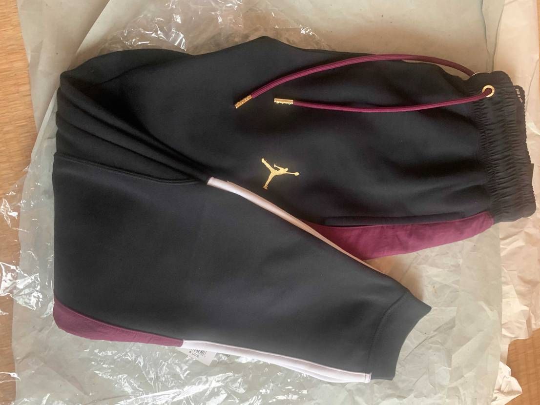 PSGのアパレルにスケシューにしてるby you blaze