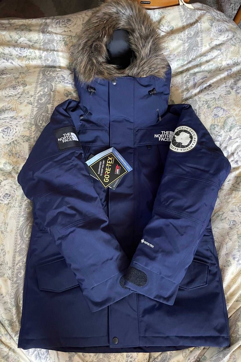 うお〜！かっちょいい〜！
ノースフェイスが誇る最強5大ダウンの一つの
アンタ