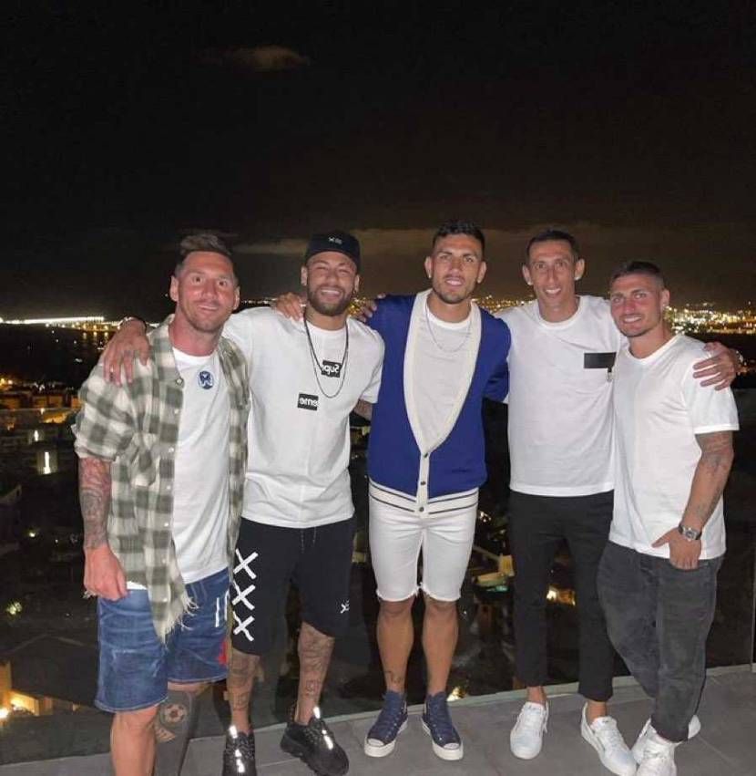 さぁ〜メッシよ！PSGに来るか〜？？
PSGのユニが出るなら買うぞ〜！