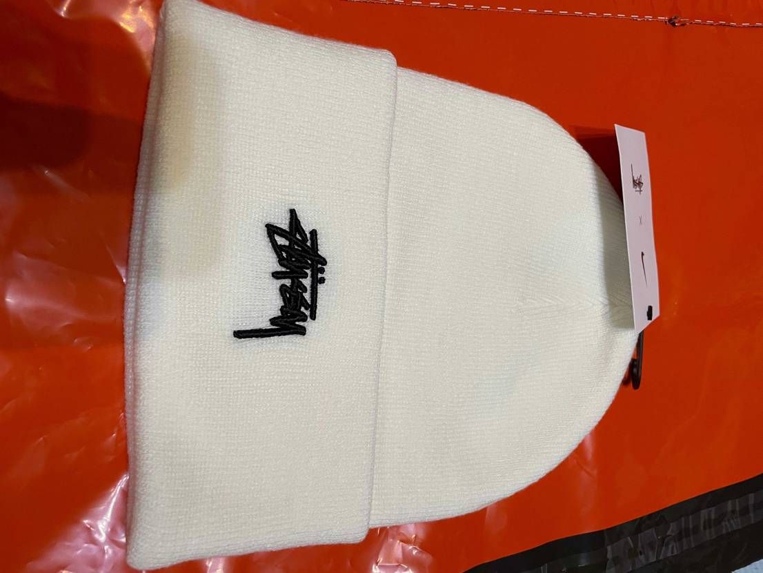 袋に入ってないけど新品だよね？