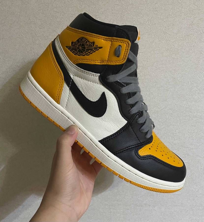 SNKRSで買って
実物いい！シューレースグレーにしよ！履こう！
月日が流れ