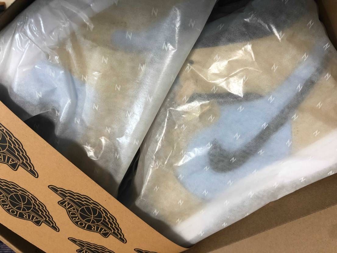 今朝買ったAJ1 zoom air comfort 新色、また本日中に届きました