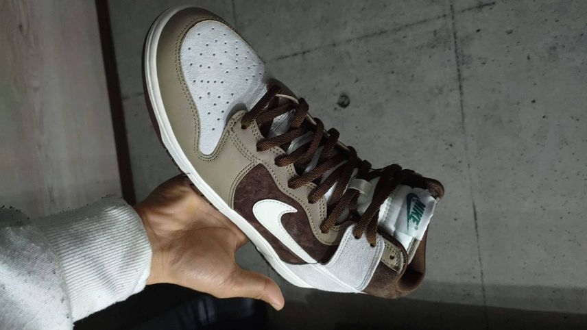 見た瞬間一目惚れで即購入しました!絶対焦げ茶色のシューレースの方が似合うと思い届