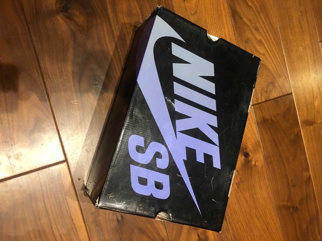 運営に出品リクエストして近々出品予定！いくらぐらいで出品するか迷ってます。ダンク