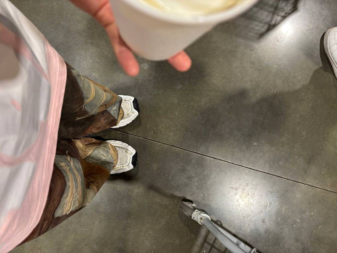 コストコスニ👟
帰る前のソフトはマスト🍨

#ootd#balenciag