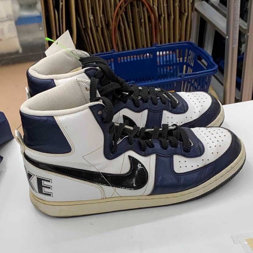 職場で履く用に中古で購入
近頃ターミネーターの魅力に惹かれつつあったので良い機