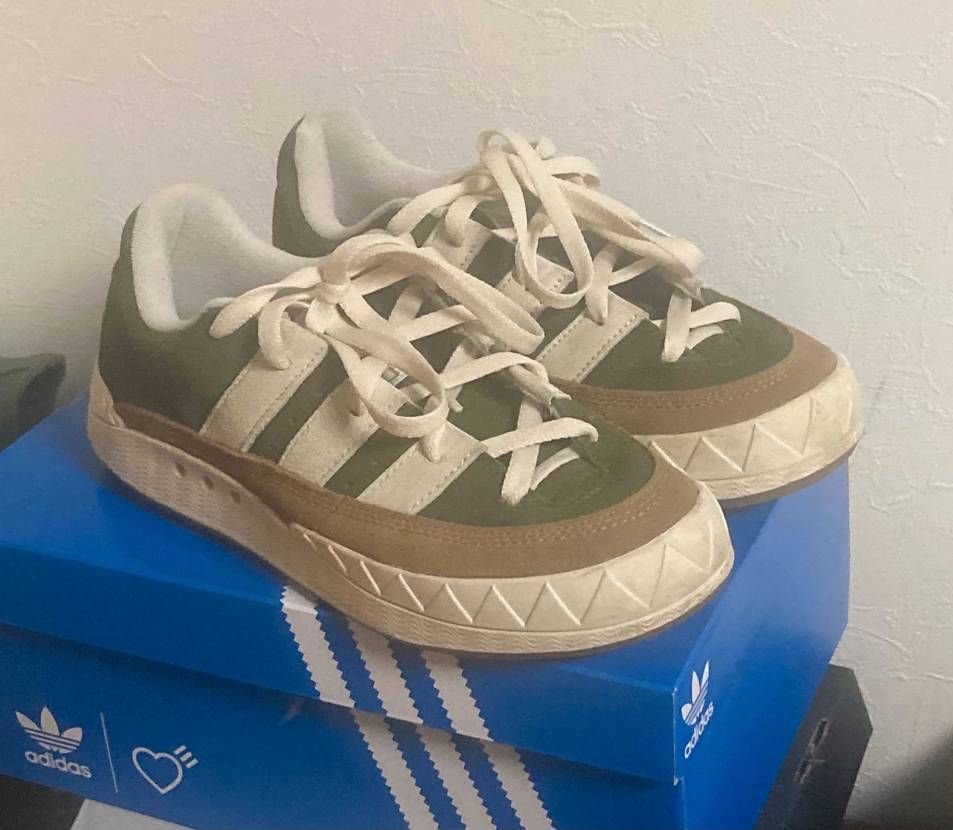 元も子もないかもしれないけど普通の太さのシューレース通してる