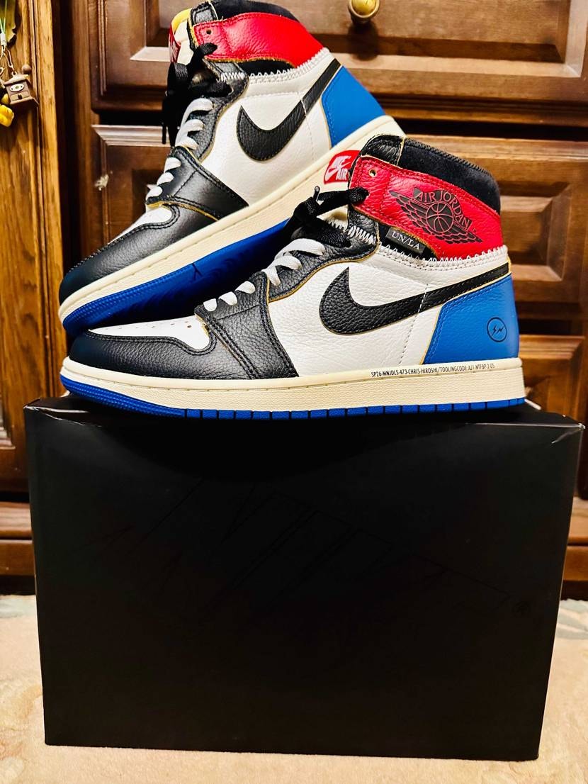 抽選外れてもう諦めてたけど店頭で見てかっこよすぎて衝動買いしてしまった…
JO