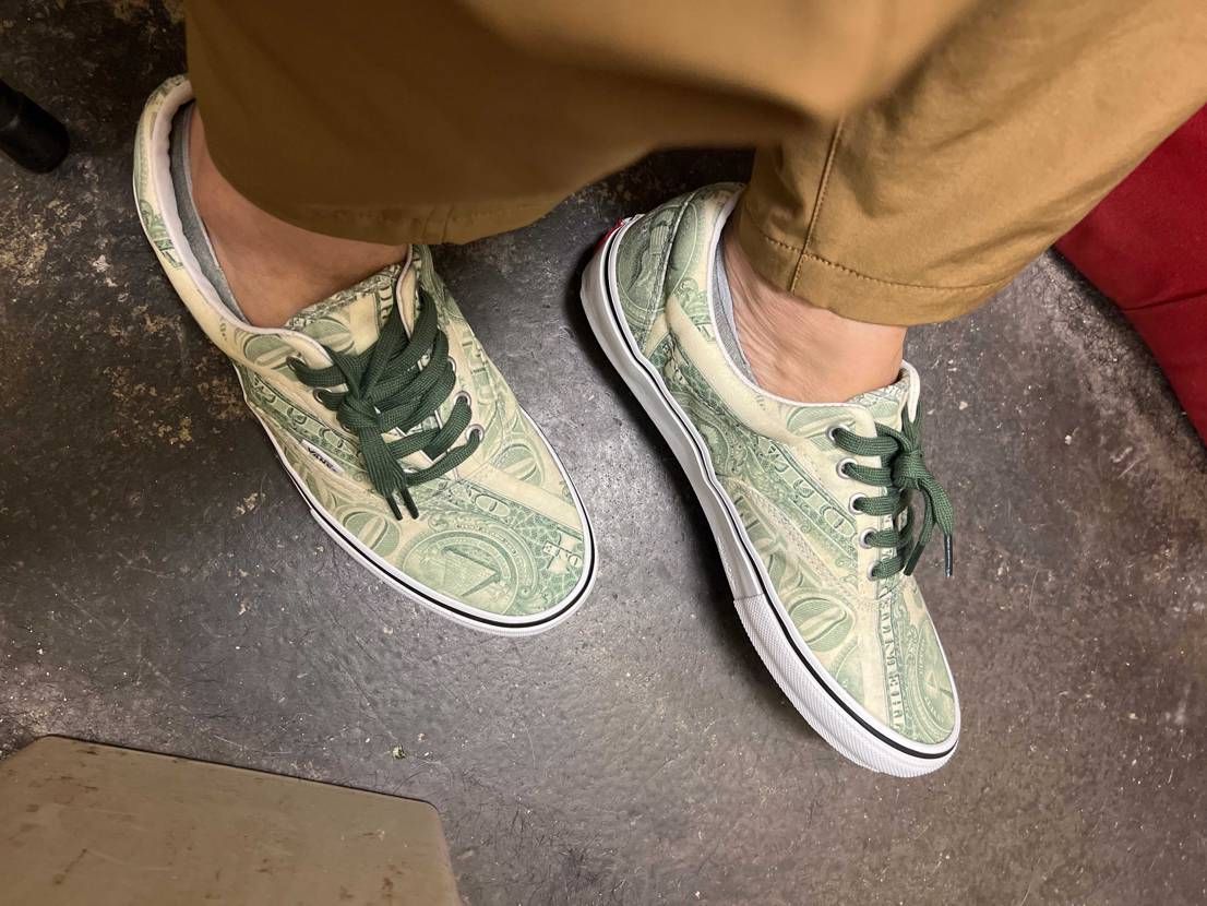 今日はこいつをおろしました。
インソールが分厚いやつで少し履き心地は良いです👟