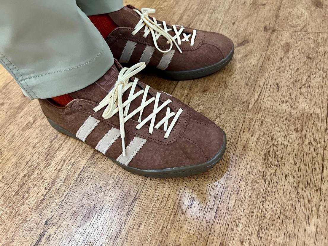 15年ぶりくらいにアディダス買ってみた。
かわいいんだけどあまりにもクッション