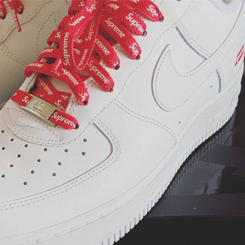 そう言えば今年の4月にスニーカーダンクでAIRforce1×supreme買った