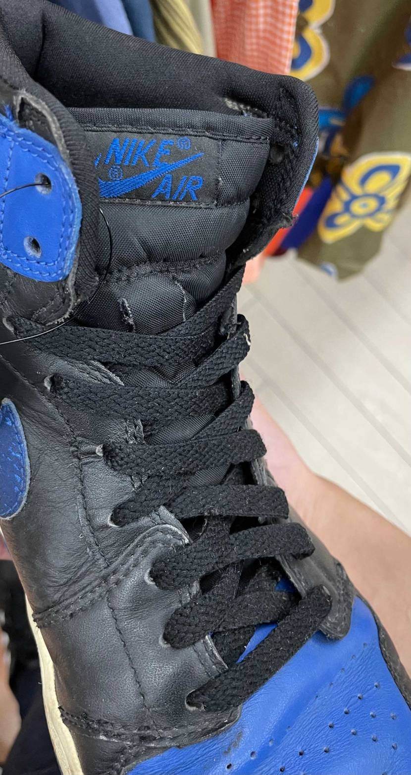 リサイクルショップでジョーダン1のダークマリーナブルーを見つ