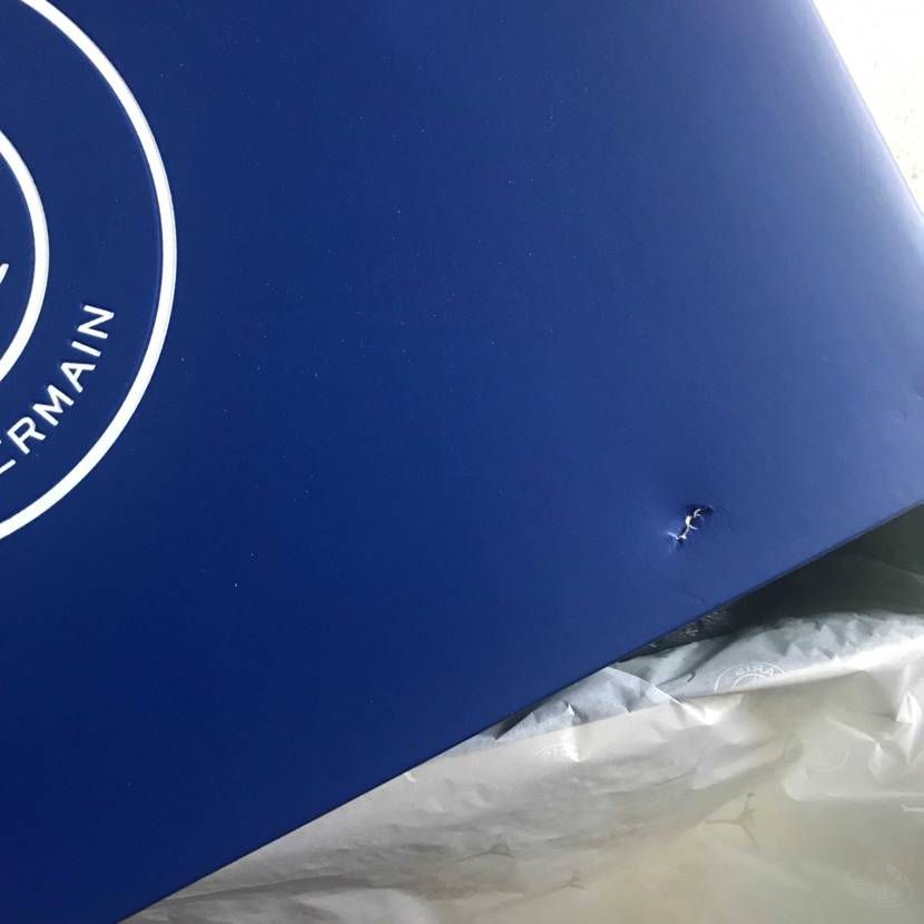 詳しい方ご教授願います。
ナイキから初めてダメージボックスで届いたのですが、よ