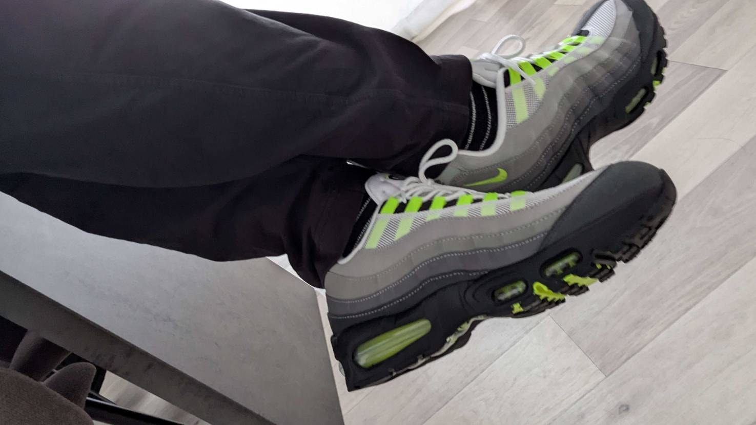 念願のエアマックス95初おろし！
いっつもワッフルとかジョ