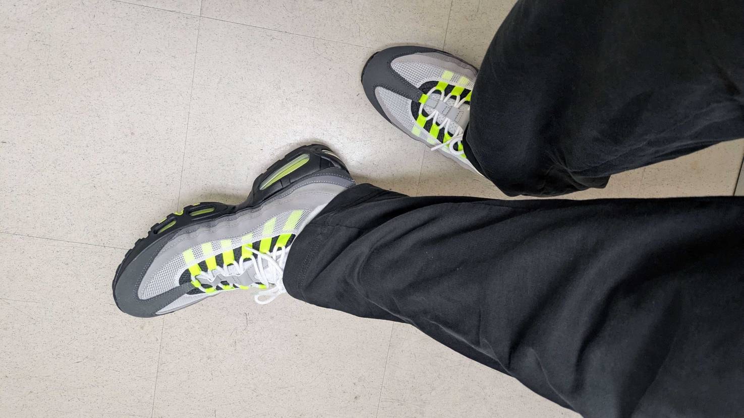 念願のエアマックス95初おろし！
いっつもワッフルとかジョ