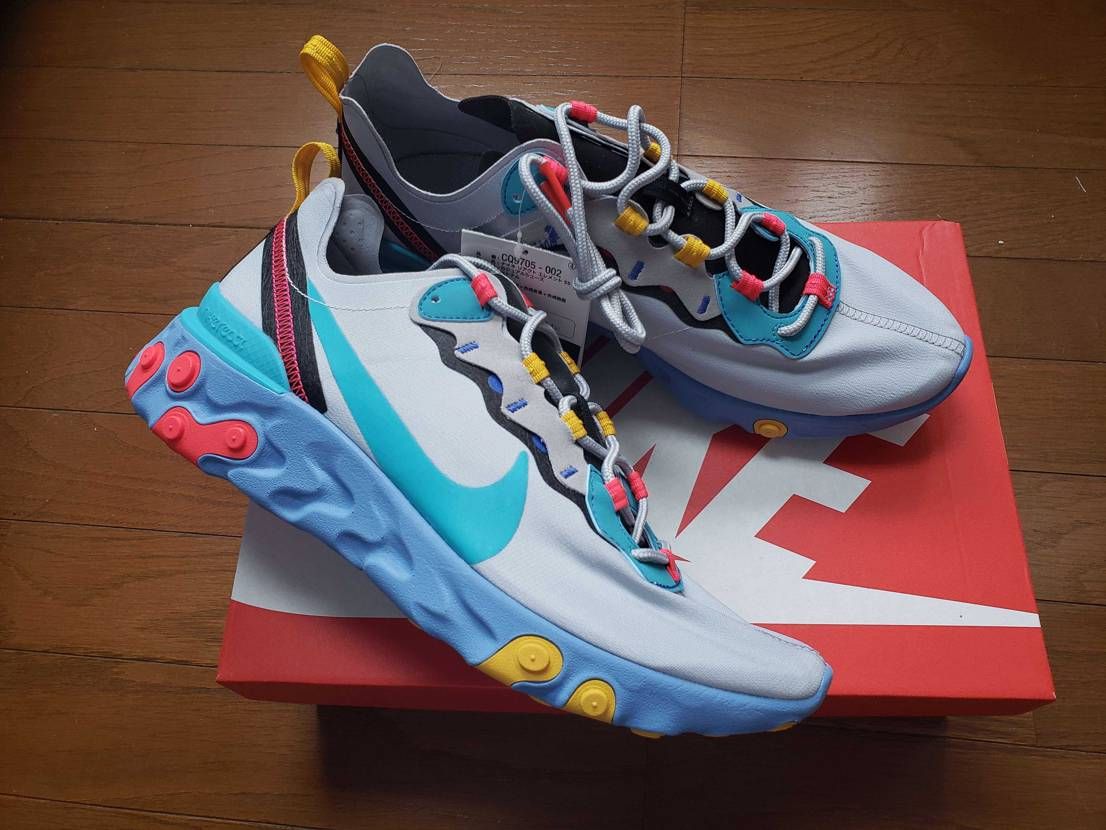 この間のNIKE.comセールにて購入したリアクトエレメント55が到着。
配色良