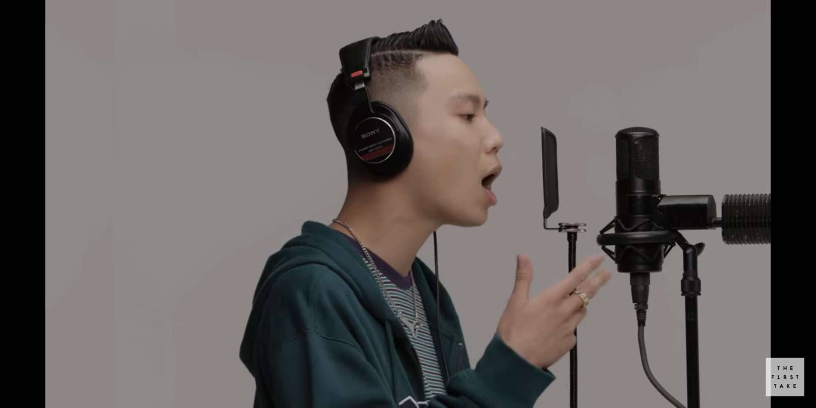 変態紳士wilyが付けているネックレスのブランドが知りたいです！
教えてください