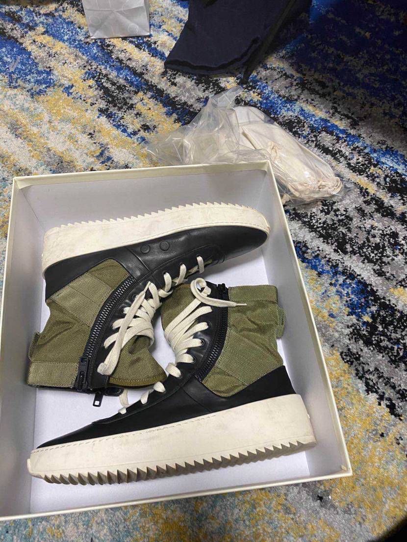 fear of godのスニーカー出品したいですけど。