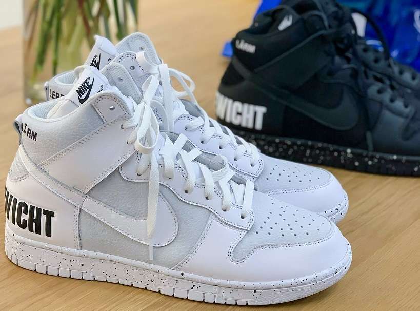 7月から９月辺りらしい。FASHIONSNAP.COM参照
黒はヌバック使って