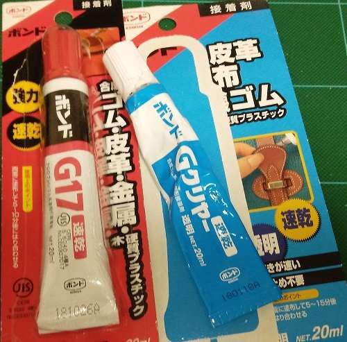 【つま先のダメージ補修】
DUNKのつま先にカッターで傷を