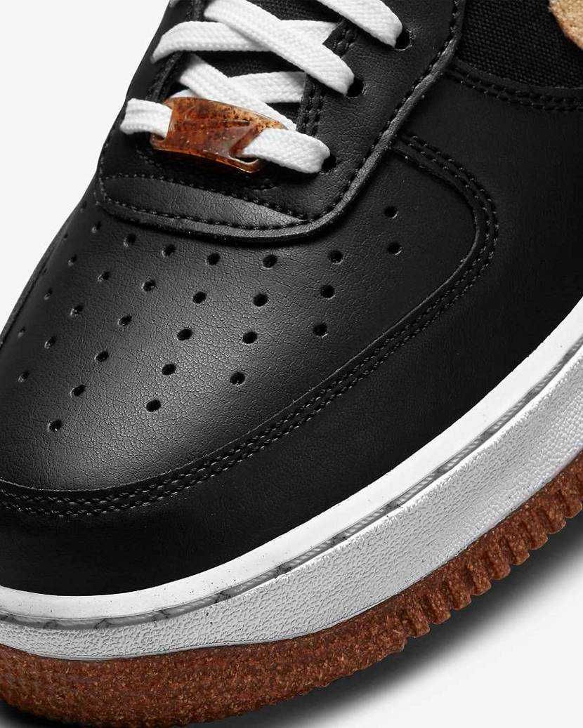 なにこのレザー。人口皮革？サイドパネルにリサイクルキャンバス？
インソールにリ