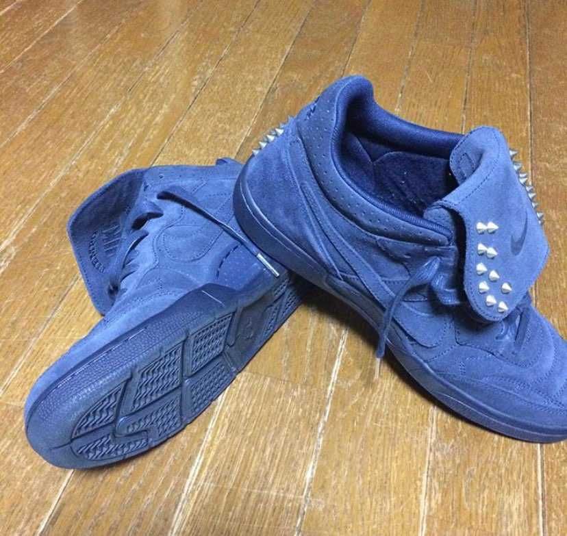 このスニーカーの名前分かる識者いませんか？？
ネットで画像だけ見つけて自分でも