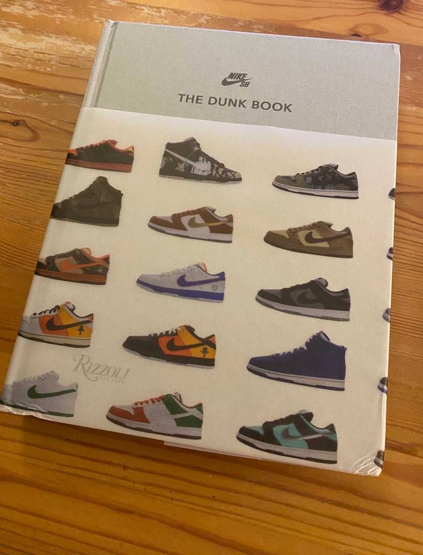 ダンクブック届いたけど、角ボコボコで草
まあ本だからいいけど笑
