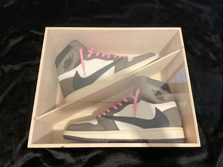 素敵なスニーカーボックスが届いたので大切にしているTRAVIS SCOTTを納め